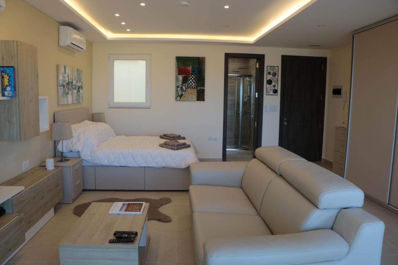 Wileg 4A Luxury Studio Apartment With Shared Swimming Pool. Qala Dış mekan fotoğraf